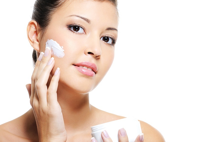 Dưỡng ẩm bằng kem dưỡng
